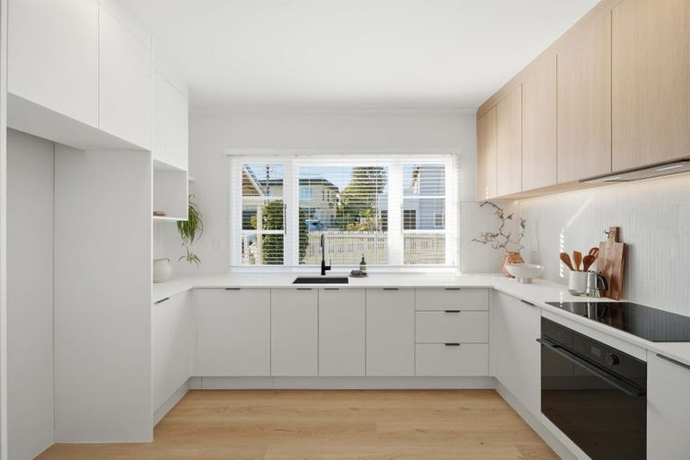 Photo of property in 2/76 Wairoa Road, Narrow Neck, Auckland, 0624