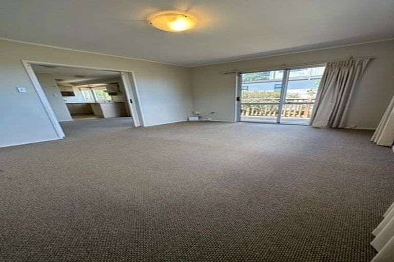 Photo of property in 2/20 Athena Drive, Totara Vale, Auckland, 0629