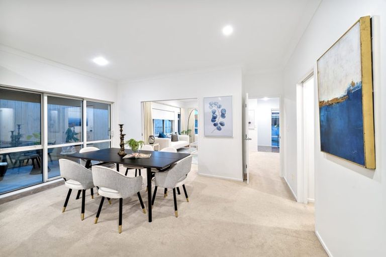 Photo of property in 16 Midhurst Avenue, Henderson, Auckland, 0612