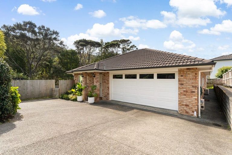 Photo of property in 16 Kunzea Place, Greenhithe, Auckland, 0632