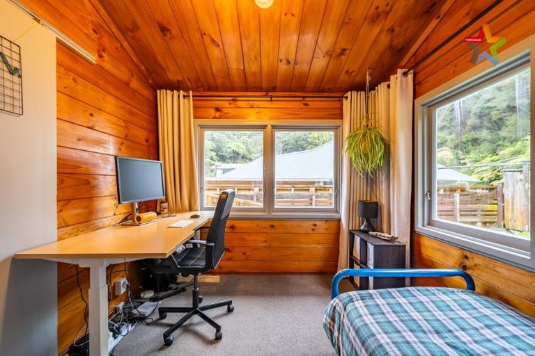 Photo of property in 38 James Grove, Stokes Valley, Lower Hutt, 5019