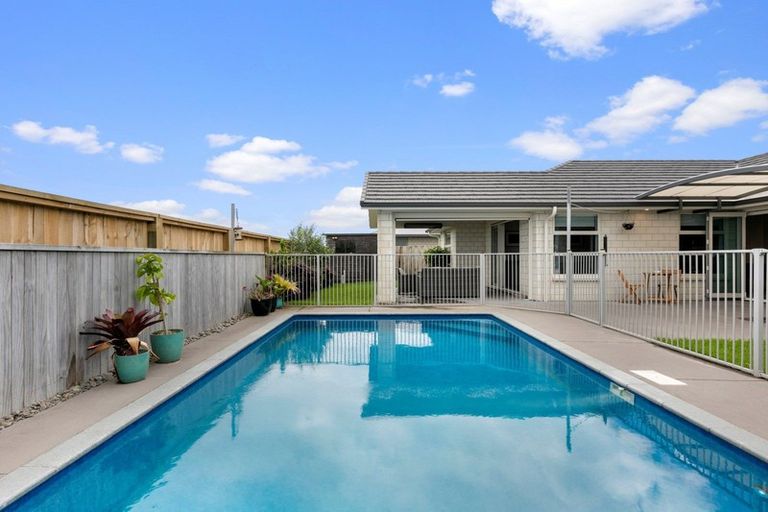 Photo of property in 34 Hiria Crescent, Papamoa Beach, Papamoa, 3118