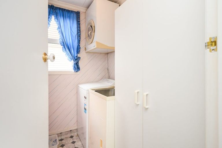 Photo of property in 42 Ihle Street, Terrace End, Palmerston North, 4410