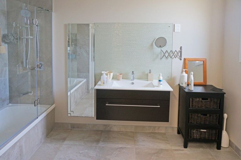 Photo of property in 98 Hoffman Court, Waikiwi, Invercargill, 9810