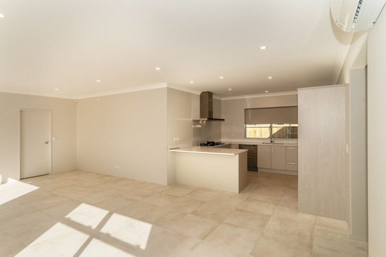 Photo of property in 10 Kabardin Street, Karaka, Papakura, 2113