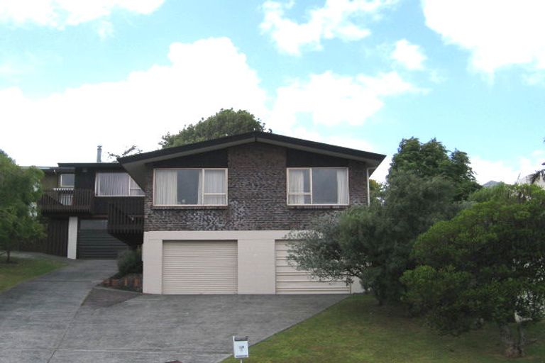 Photo of property in 2/104 Ravenwood Drive, Forrest Hill, Auckland, 0620