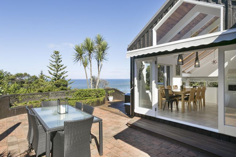 Photo of property in 106 Wood Bay Road, Titirangi, Auckland, 0604