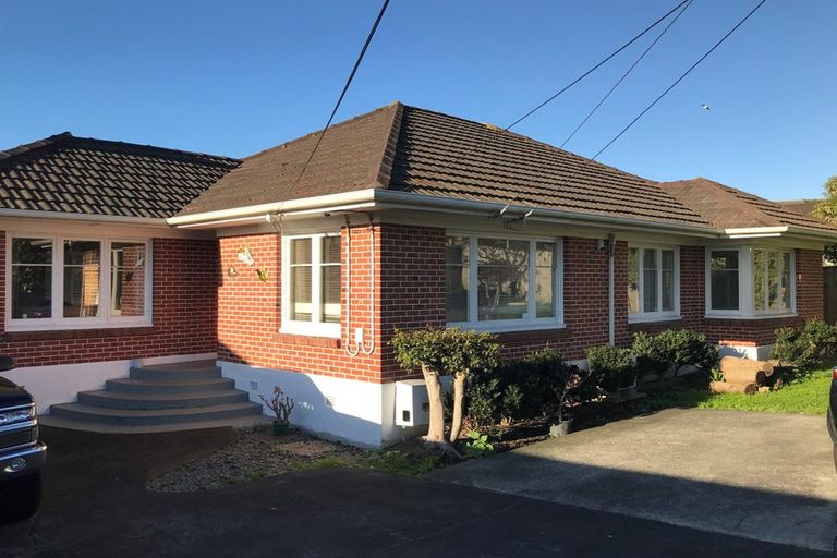 Photo of property in 28 Coles Crescent, Papakura, 2110