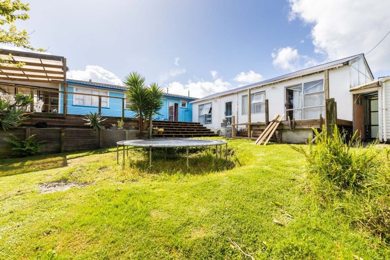 Photo of property in 150 Seaview Road, Westown, New Plymouth, 4310