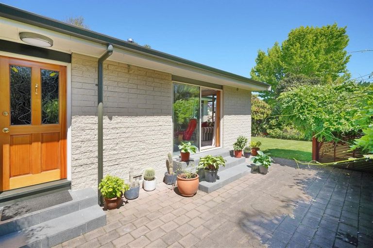 Photo of property in 8 Brookby Crescent, Avonhead, Christchurch, 8042