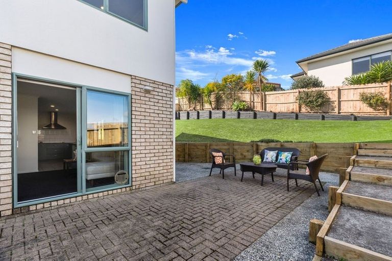 Photo of property in 1 Kittiwake Drive, Schnapper Rock, Auckland, 0632