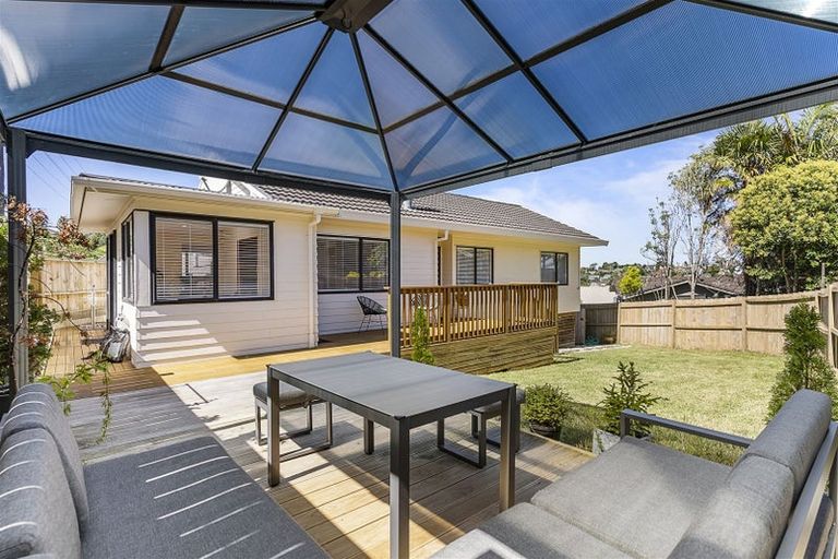 Photo of property in 20a Atlantis Place, Totara Vale, Auckland, 0629