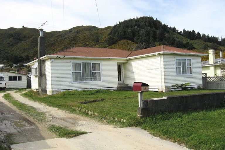 Photo of property in 18 Wise Street, Wainuiomata, Lower Hutt, 5014