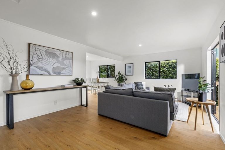 Photo of property in 2/56 Glencoe Road, Browns Bay, Auckland, 0630