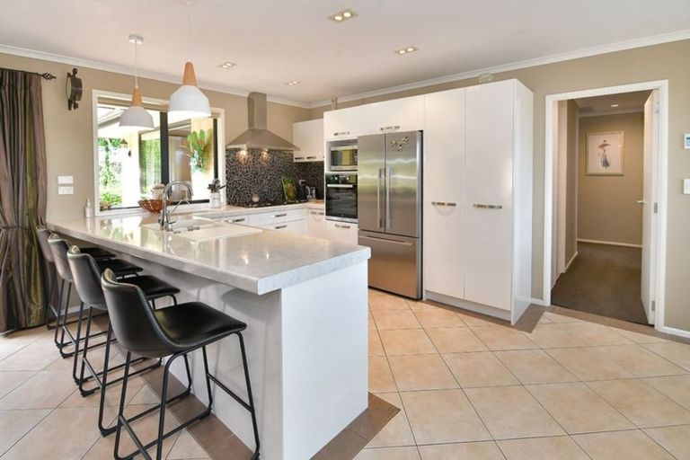 Photo of property in 8a Astrolabe Place, Gulf Harbour, Whangaparaoa, 0930