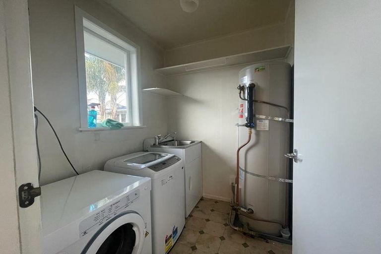 Photo of property in 13 Larnoch Road, Henderson, Auckland, 0610