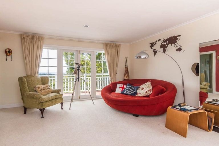 Photo of property in 467 Scenic Drive, Waiatarua, Auckland, 0612