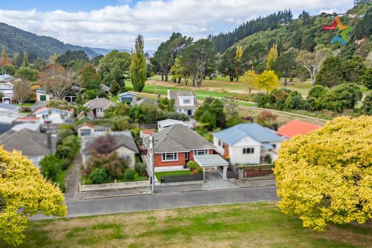 Photo of property in 9 The Square, Manor Park, Lower Hutt, 5019