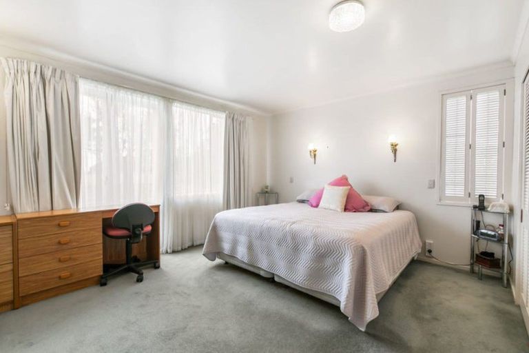 Photo of property in 2 Fairsea Place, Lynfield, Auckland, 1042