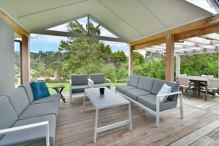 Photo of property in 25 Hobbs Road, Matakatia, Whangaparaoa, 0930