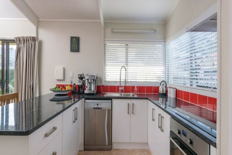 Photo of property in 18a Alberta Street, Point Chevalier, Auckland, 1022