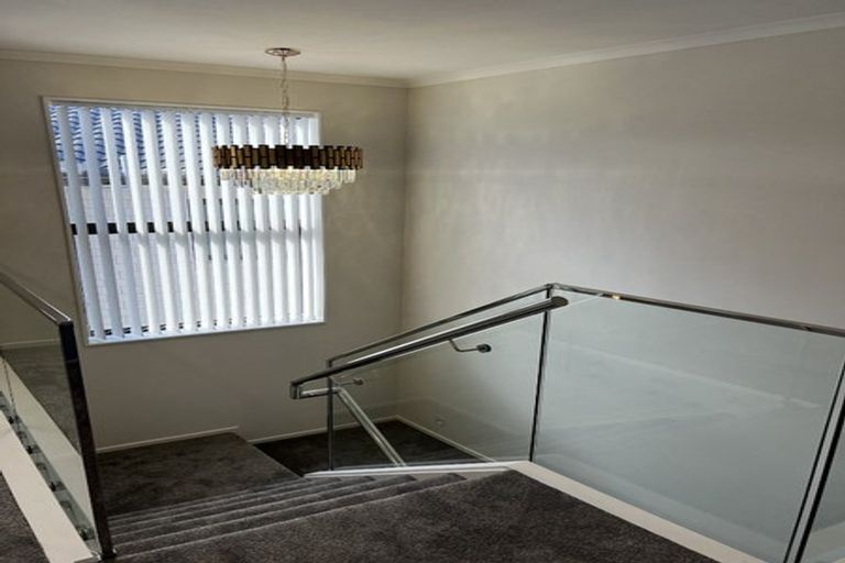 Photo of property in 28 Ballyalton Crescent, Flat Bush, 2019