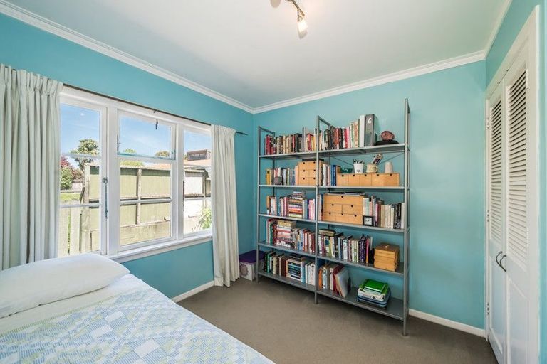 Photo of property in 37 Hillcrest Road, Raumati South, Paraparaumu, 5032