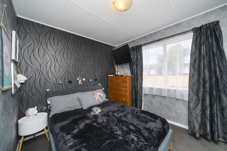 Photo of property in 28 Branigan Parade, Kelvin Grove, Palmerston North, 4414