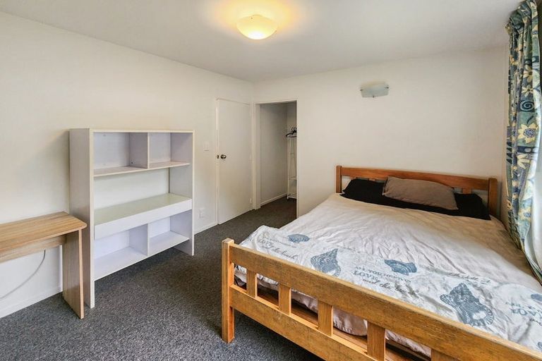 Photo of property in 102 Pinehaven Road, Pinehaven, Upper Hutt, 5019