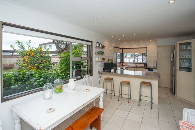 Photo of property in 2 Avenue Road, Greenmeadows, Napier, 4112