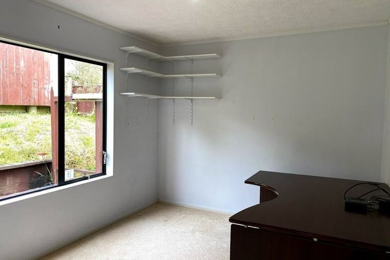 Photo of property in 69 Woodhouse Avenue, Karori, Wellington, 6012