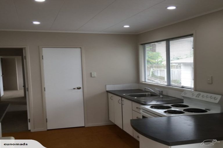 Photo of property in 2/244 East Coast Road, Forrest Hill, Auckland, 0620