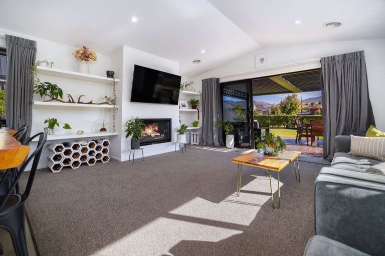 Photo of property in 26 Violet Way, Lower Shotover, Queenstown, 9304
