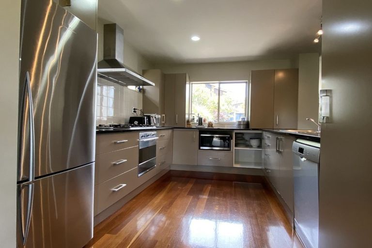 Photo of property in 17 Glen Bay Close, Pinehill, Auckland, 0632