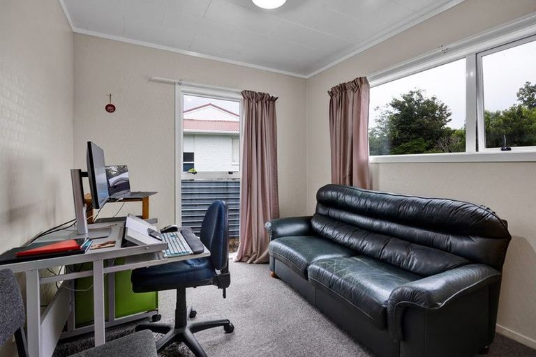 Photo of property in 13 Gibson Place, Patea, 4520