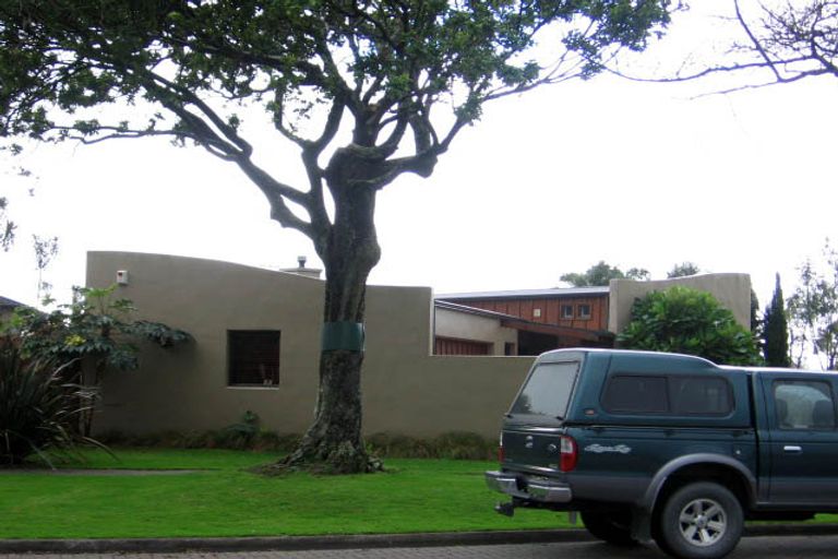 Photo of property in 3 The Oaks, Awapuni, Palmerston North, 4412