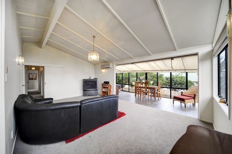 Photo of property in 79 Cascades Road, Pakuranga Heights, Auckland, 2010