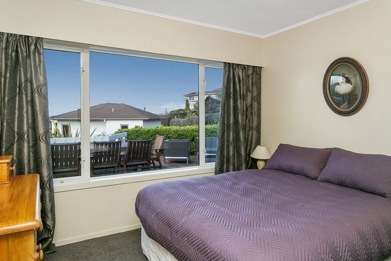 Photo of property in 2/13 Scenic Heights, Acacia Bay, Taupo, 3330
