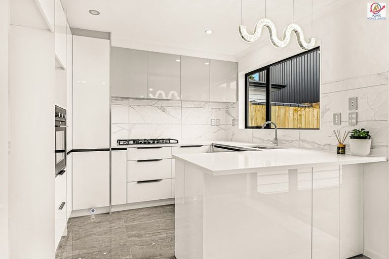 Photo of property in 11 Mcinnes Road, Weymouth, Auckland, 2103