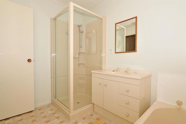 Photo of property in 39c Parkvale Road, Karori, Wellington, 6012