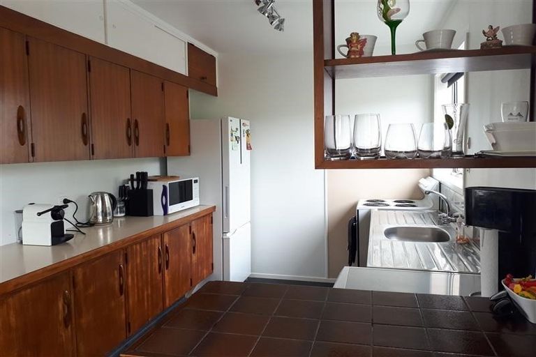 Photo of property in 2/290 Glenfield Road, Glenfield, Auckland, 0629