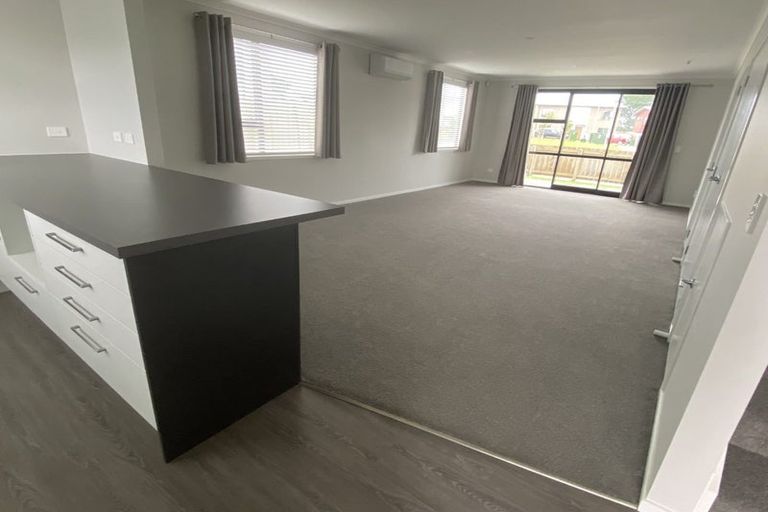 Photo of property in 11 Discovery Place, Marfell, New Plymouth, 4310