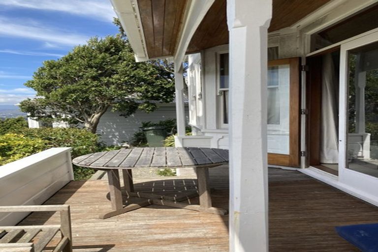 Photo of property in 28 Apuka Street, Brooklyn, Wellington, 6021