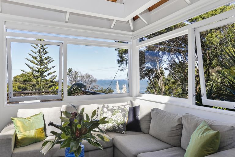 Photo of property in 106 Wood Bay Road, Titirangi, Auckland, 0604