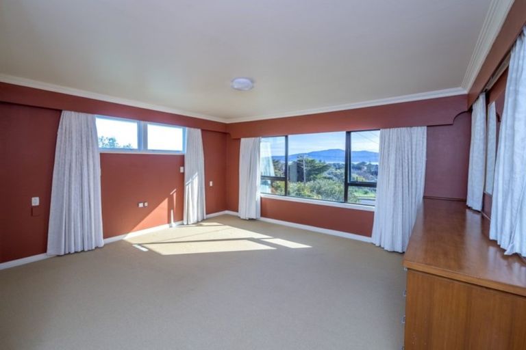 Photo of property in 18 Kawau Grove, Waikanae Beach, Waikanae, 5036