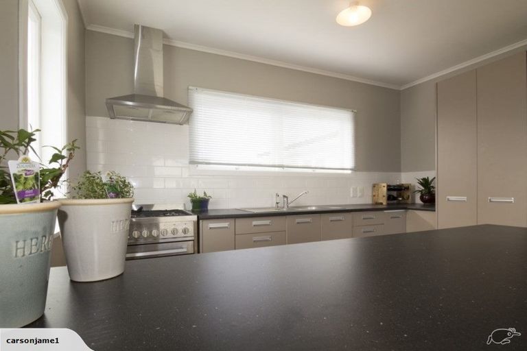 Photo of property in 2 Hikurangi Street, Te Atatu Peninsula, Auckland, 0610