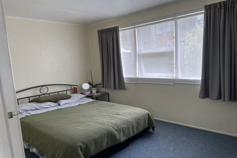 Photo of property in 1/74 Sunnynook Road, Sunnynook, Auckland, 0620