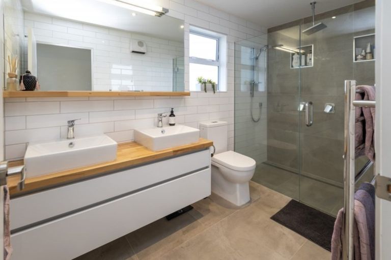 Photo of property in 70 Beach Road, Mellons Bay, Auckland, 2014