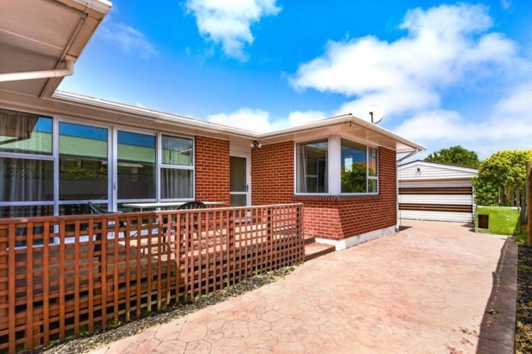 Photo of property in 64 Daniels Road, Redwood, Christchurch, 8051