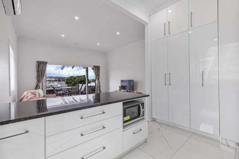 Photo of property in 498 Evans Bay Parade, Hataitai, Wellington, 6021